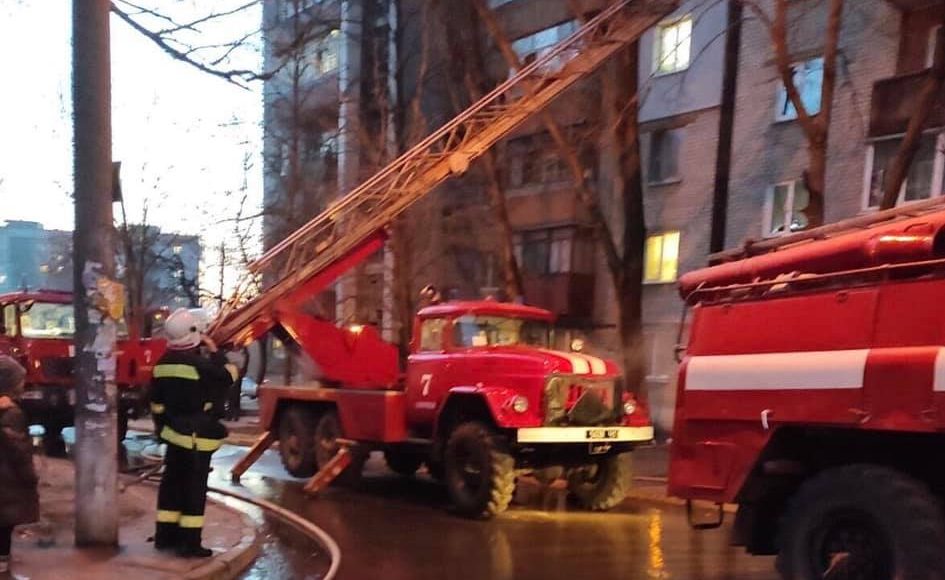 Два пожара вспыхнули в многоэтажках Запорожья: подробности и фото