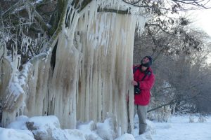 Сосульки-гиганты образовались в Запорожской области (ФОТО)