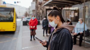 В Днепре вакцинированным жителям обещают бесплатный проезд и скидки на билеты в кино