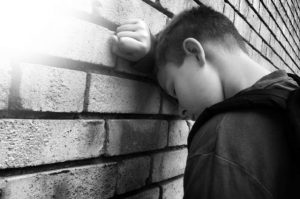 12-летний ребенок оставил письмо другу и выбросился из окна 15-го этажа в Киеве