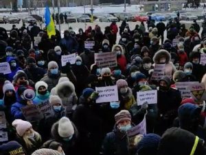 Старух вышел к сотням вольнянцев, протестующим у здания ЗОГА (ВИДЕО)