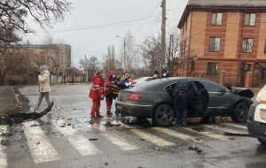 Водителя выносили на руках: в Запорожье на б. Шевченко жесткое ДТП (ФОТО)