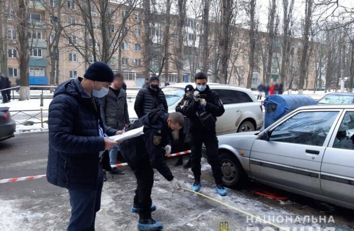 Вышел из дома с человеческой головой: подробности убийства двух человек в Одессе (ФОТО, ВИДЕО)