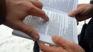В Запорожской области мужчина с камерой согнал полицию с “рыбного” места (ВИДЕО)