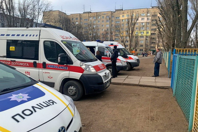 В Запорожской области пятерых девочек забрали из школы на носилках, — СМИ