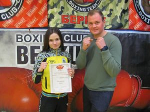 Запорожской чемпионке по боксу подарили спортивный велосипед