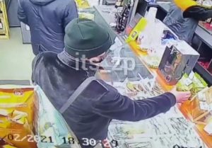 В Запорожье самый мелочный вор попал на камеру (ВИДЕО)