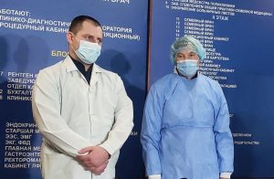 В Запорожье вакцинировали первого медика от COVID-19 (ВИДЕО)