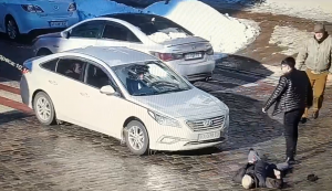 В Киеве водитель с двух ударов убил пешехода: в сеть попало ВИДЕО