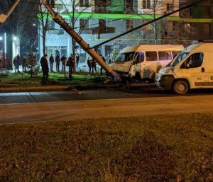 Врезавшийся в столб водитель маршрутки ранее сбивал велосипедиста и был под наркотиками, – соцсети (ФОТО)