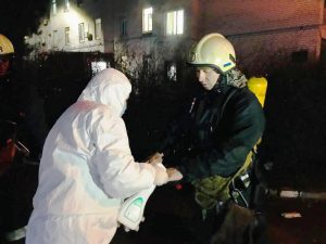 В ГСЧС опубликовали ВИДЕО тушения пожара и спасения людей в запорожской больнице