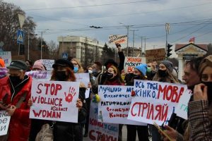 “Квіти клумбам, жінкам – права”: в Запорожье прошел женский марш (ФОТОРЕПОРТАЖ)