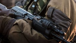 Правозащитники сообщили об опасности на Донбассе: свозят военную технику