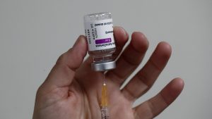 Несколько стран остановили вакцинацию препаратом AstraZeneca