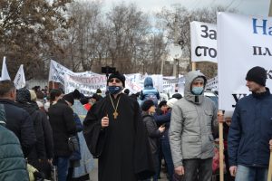 Несколько тысяч верующих провели Крестный ход в Запорожье: как это было (ФОТОРЕПОРТАЖ)