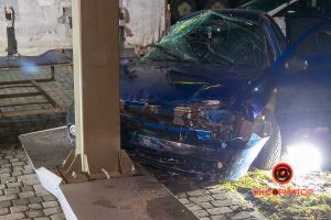 В ночном ДТП погибла 18-летняя девушка: авто влетело в припаркованную фуру в Днепре (ФОТО)