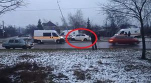 В Запорожье авто с ребенком “влетело” в столб: комментарий полиции (ФОТО, ВИДЕО)