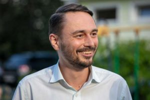 “Слуга” предложил не пускать в людные места отказавшихся от вакцины