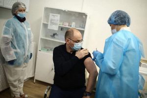 Украинцы не смогут выбирать, чем их вакцинируют