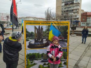 “Тут все свои”: в Запорожье автопробегом и митингом отметили День добровольца (ФОТО, ВИДЕО)