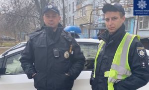 В Запорожье патрульные сопроводили ребенка с острым аппендицитом в больницу (ВИДЕО)
