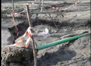 Разрыли и забыли: “Водоканал” в Запорожье оставил детей без площадки (ВИДЕО)