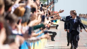 Зеленский продолжает терять свой рейтинг: свежая социология