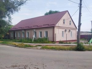 В Запорожье меннонитское здание обрело вторую жизнь: фрагмент фасада оставили нетронутым (ФОТО)