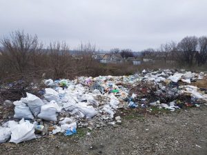 В Запорожье краевед во время прогулки обнаружил огромную свалку (ФОТО)