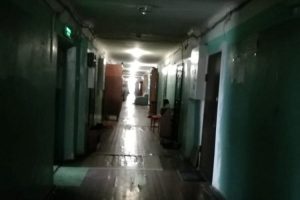 Трупный запах на весь этаж: из общежития Запорожья длительное время не забирают умершего (ФОТО)