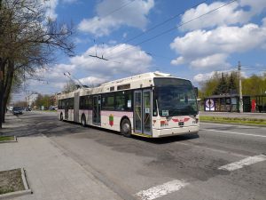 Після обстрілу ДніпроГЕС у Запоріжжі оновили рух тролейбусів і автобусів