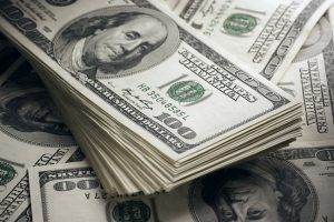 В ближайшем времени доллар преодолеет знаковую отметку, – СМИ