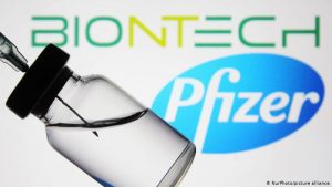 Двух уколов не хватит: в Украину привезли вакцину Pfizer