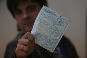 В Кабмине решили урезать больничные: выплаты сократят, а врачам грозят штрафы