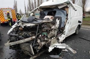 Бус, перевозивший трупы из Запорожья, попал в ДТП на трассе: водитель погиб (ФОТО)