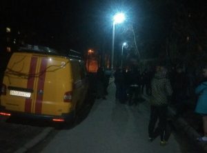 На Космосе жильцы заблокировали выезд аварийных авто “Запорожгаза”: требуют подключения (ФОТО, ВИДЕО)