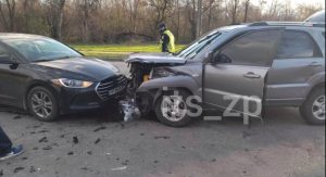 В сети опубликовали видео тройного ДТП в Запорожье