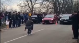 Десятки участников: нелегальные гонки устроили в Запорожской области (ВИДЕО)