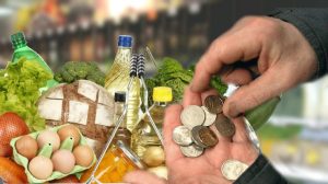 Дешевели только алкоголь, сыры и макароны: как в марте выросли цены в Запорожской области