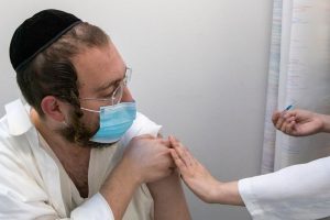После вакцинации в Израиле закрывают ковидные отделения: некого лечить