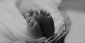 Мать полгода прятала в сарае тело мертвой дочери в Харьковской области: подробности