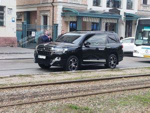В центре Днепра киллер расстрелял водителя Land Cruiser 200: в авто был ребенок (ФОТО)