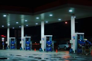 В Украине часть АЗС начала работать со сбоями: что известно