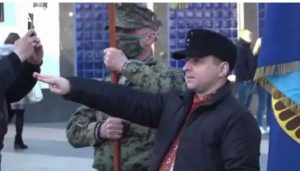 Полиция закрыла глаза на нацистский жест в центре Киева (ФОТО)
