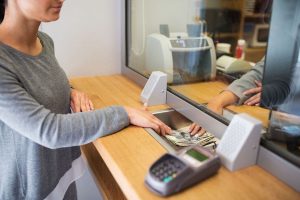 Как банки будут работать на майские праздники