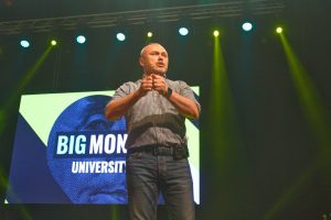 Фоторепортаж о форуме Big Money, который в Запорожье привез Евгений Черняк