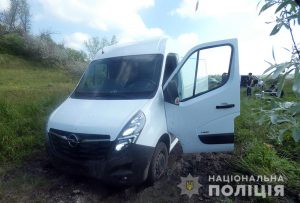В Запорожской области мужчина с обрезом захватил микроавтобус (ФОТО)