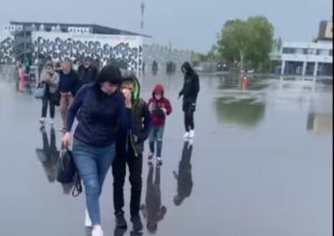 “Терминал новый, сервис старый”: как пассажиры аэропорта в Запорожье промокли перед рейсом (ВИДЕО)