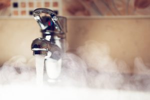 Украинцы могут остаться без горячей воды, а тарифы придется резко повышать уже в мае