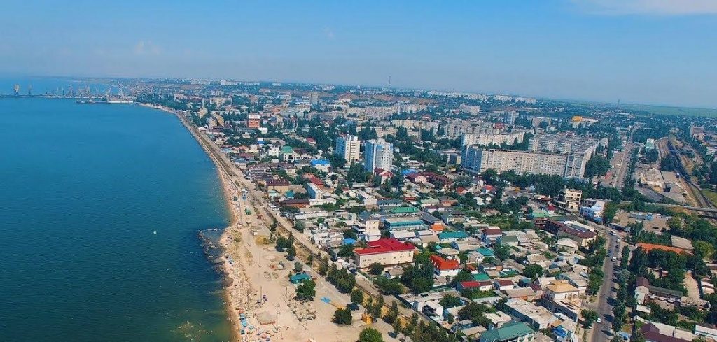 В Бердянске огромная свалка отпугивает туристов (ФОТО)